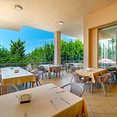 Sandy Bay Hotel