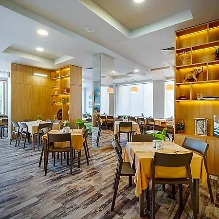 Sandy Bay Hotel